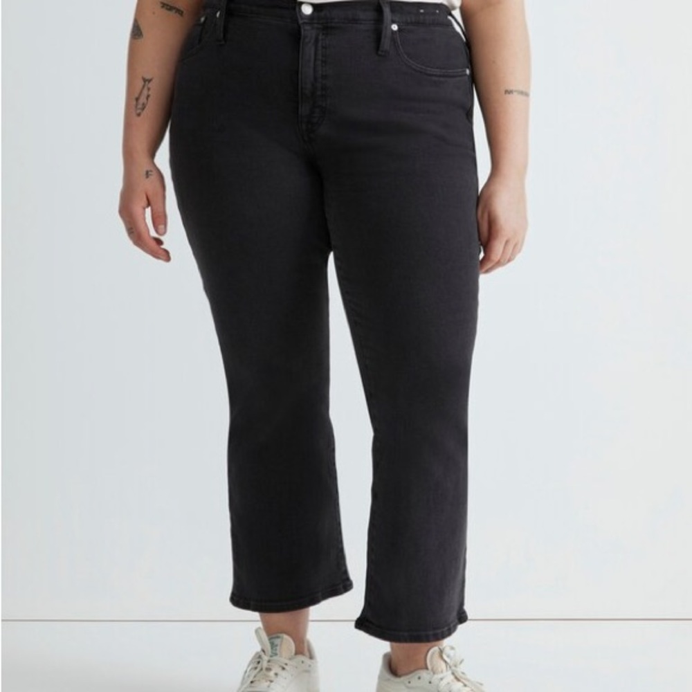 Madewell Mid-Rise Kick Out Jeans 30 Petite Black Cropped Flare